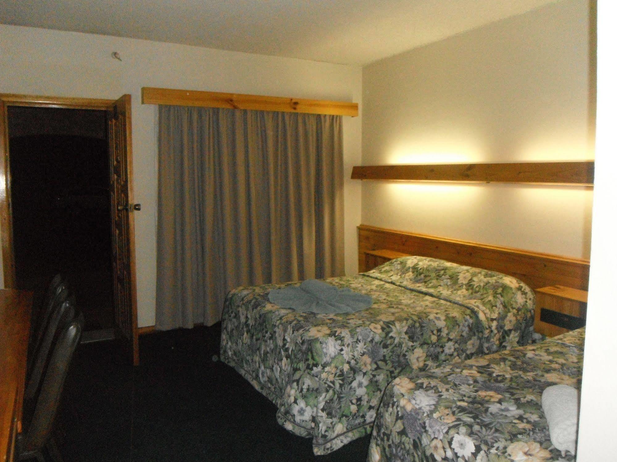 Coomacountry Club Motor Inn Exteriör bild